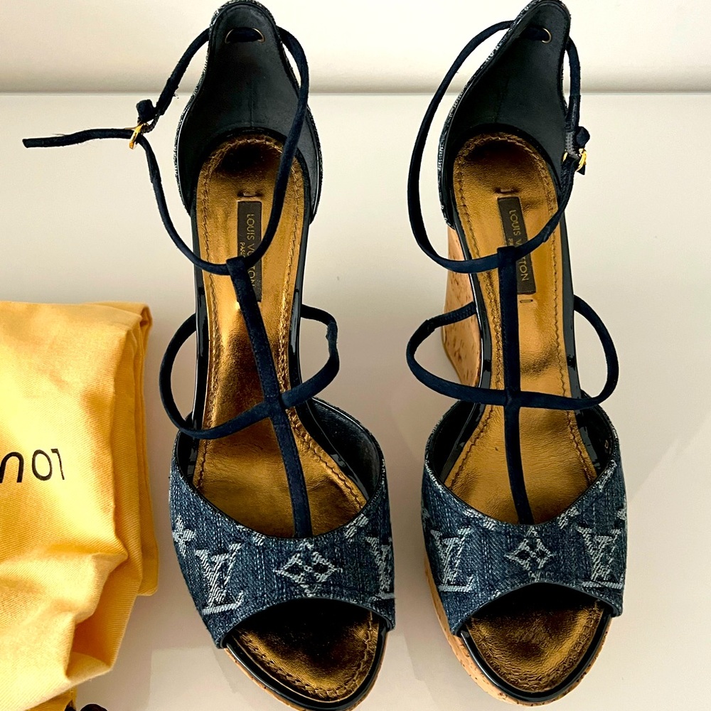 Authentic Louis vuitton wedges sandals size 39, US 9